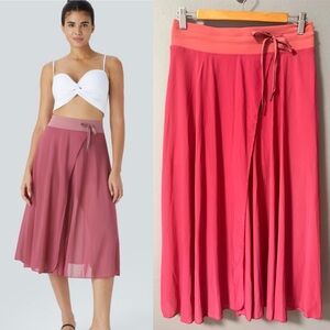 NWT HALARA High Waisted Contrast Mesh 2-in-1 Flowy Midi Flare Skort. Medium